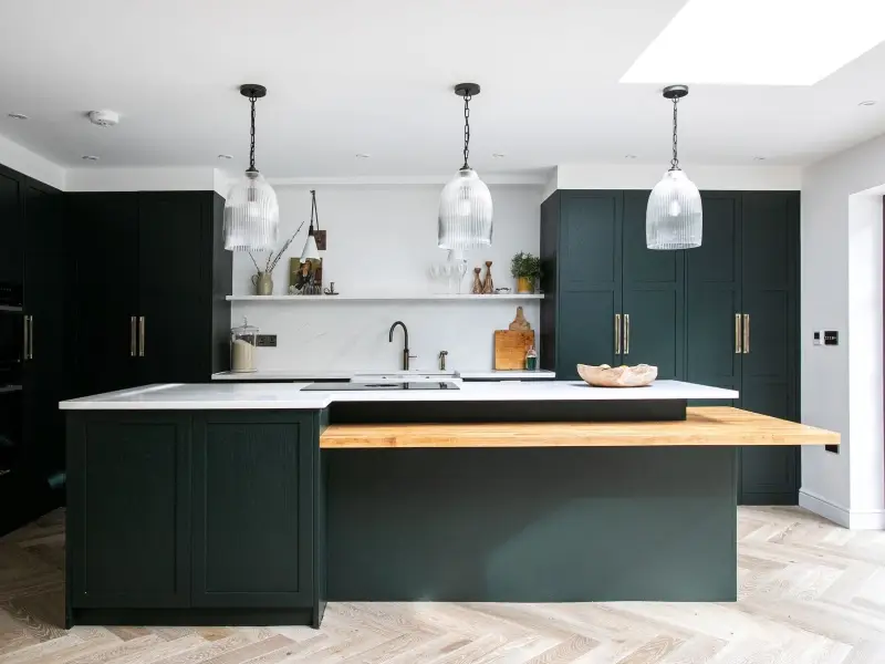 Customising Howdens kitchen cabinets with bespoke doors and fronts: what you need to know