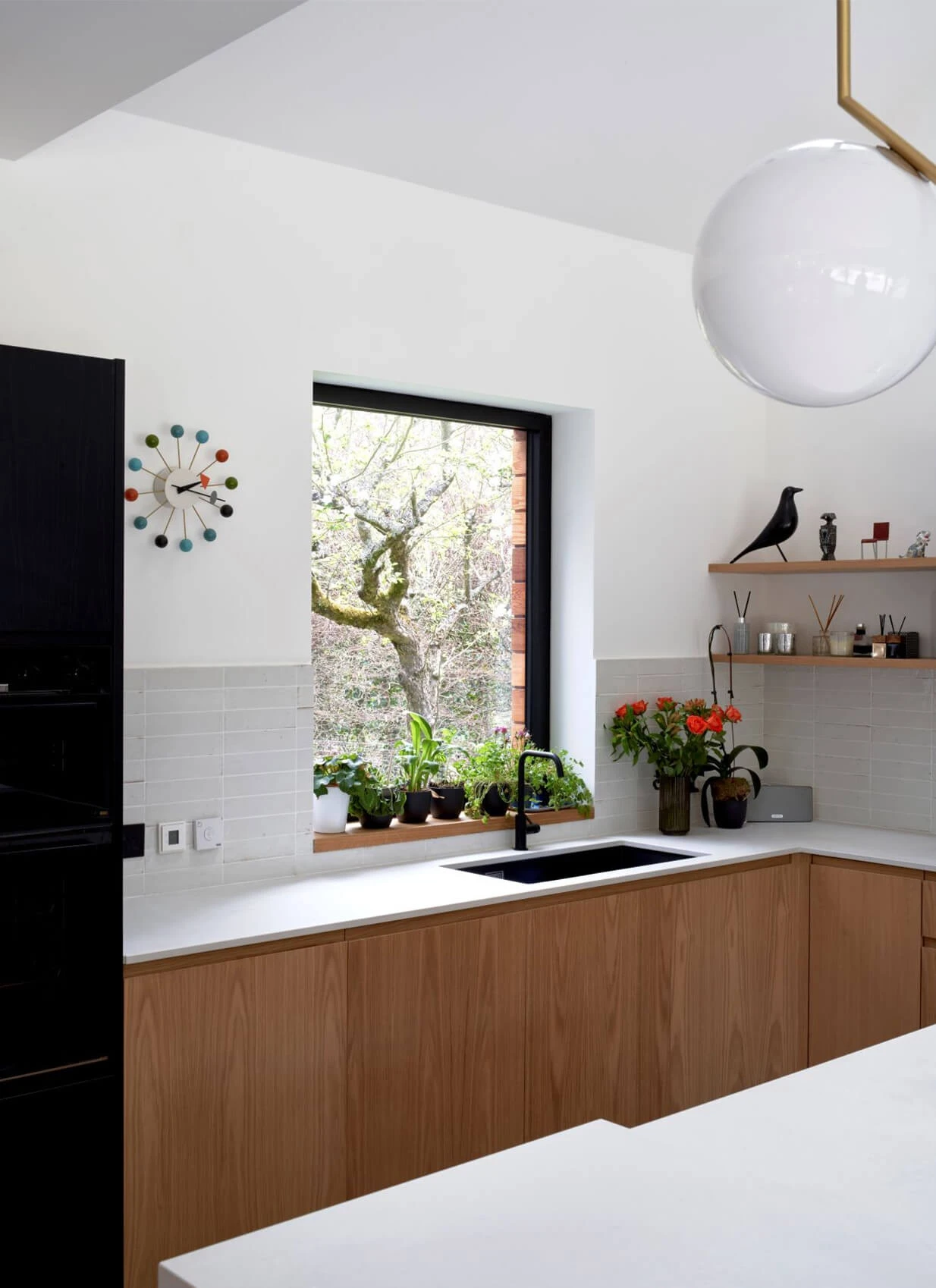 Guildford kitchen, with concrete-effect quartz worktop, and exposed oak JGroove fronts