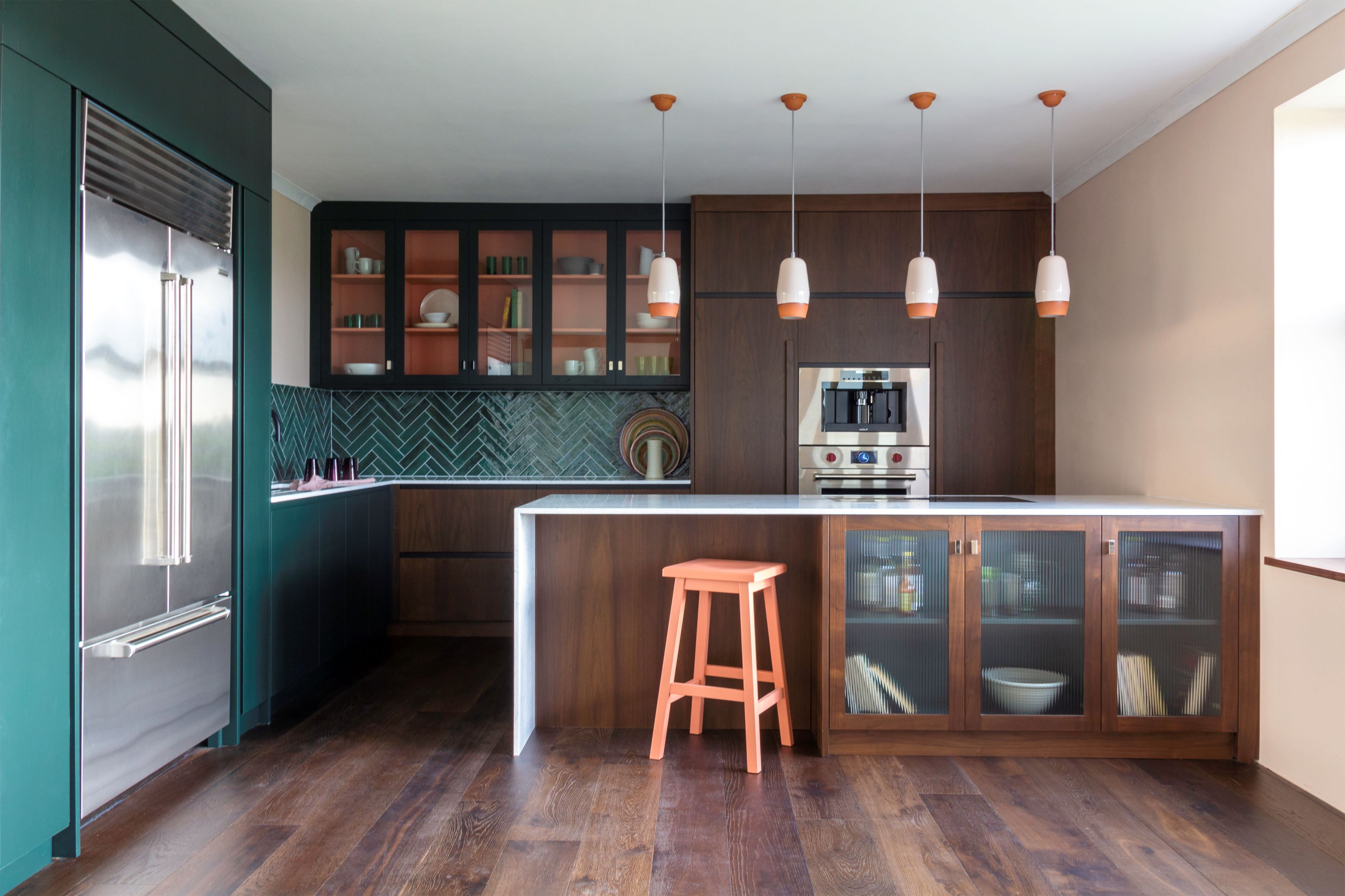 Ergonomic Kitchen Cabinet with Drawers and Contemporary Organizers