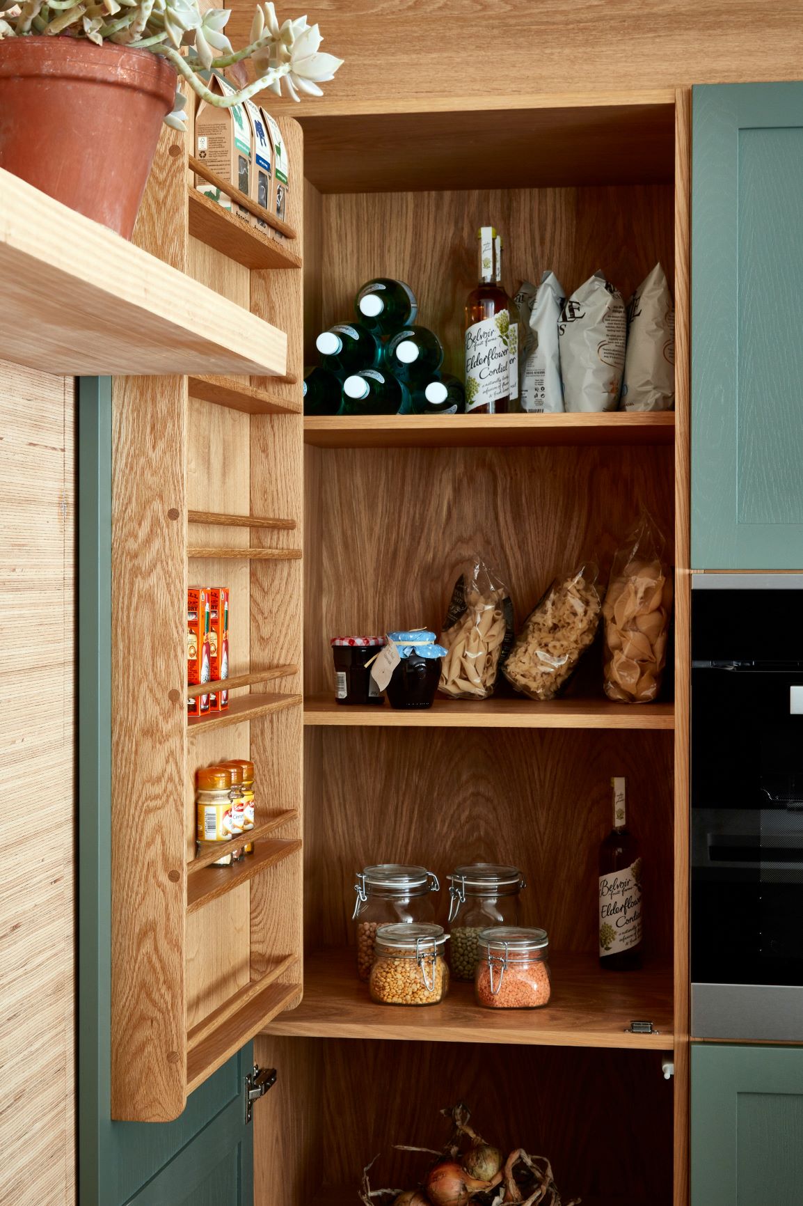 Above and top: Exposed oak veneers in the Stamford kitchen by Naked Kitchens